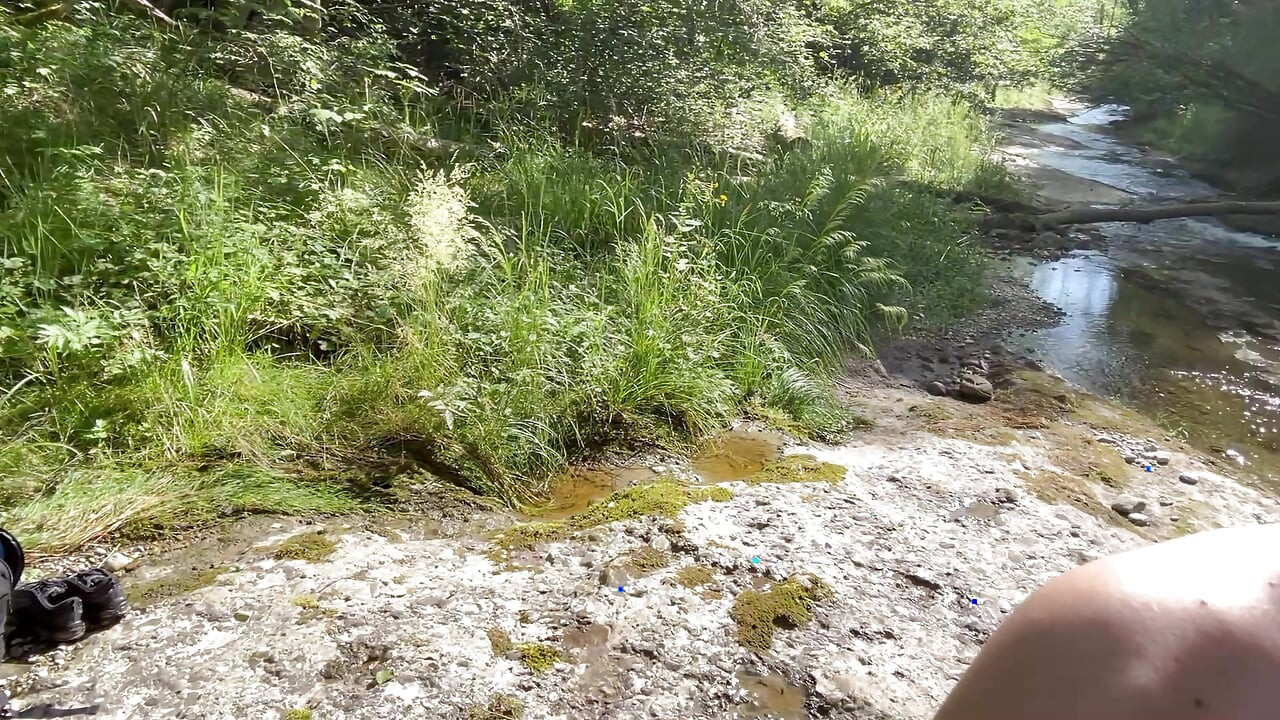 Pagi-pagi ngaceng di sungai kecil