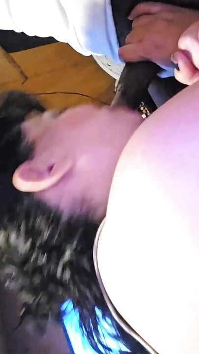 Cewek semok ini pengen dientot habis-habisan sama besar pria kulit hitam