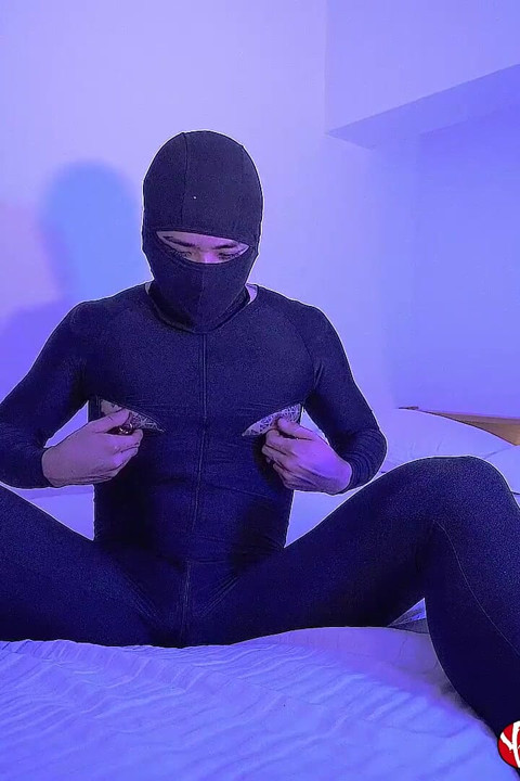Yoshikawasakixxx - maskeli Yoshi Kawasaki mastürbasyon becerileriyle kendini memnun ediyor