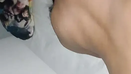 I put on all fours a brunette mother-in-law and give her cock until I cum in her black and hairy close