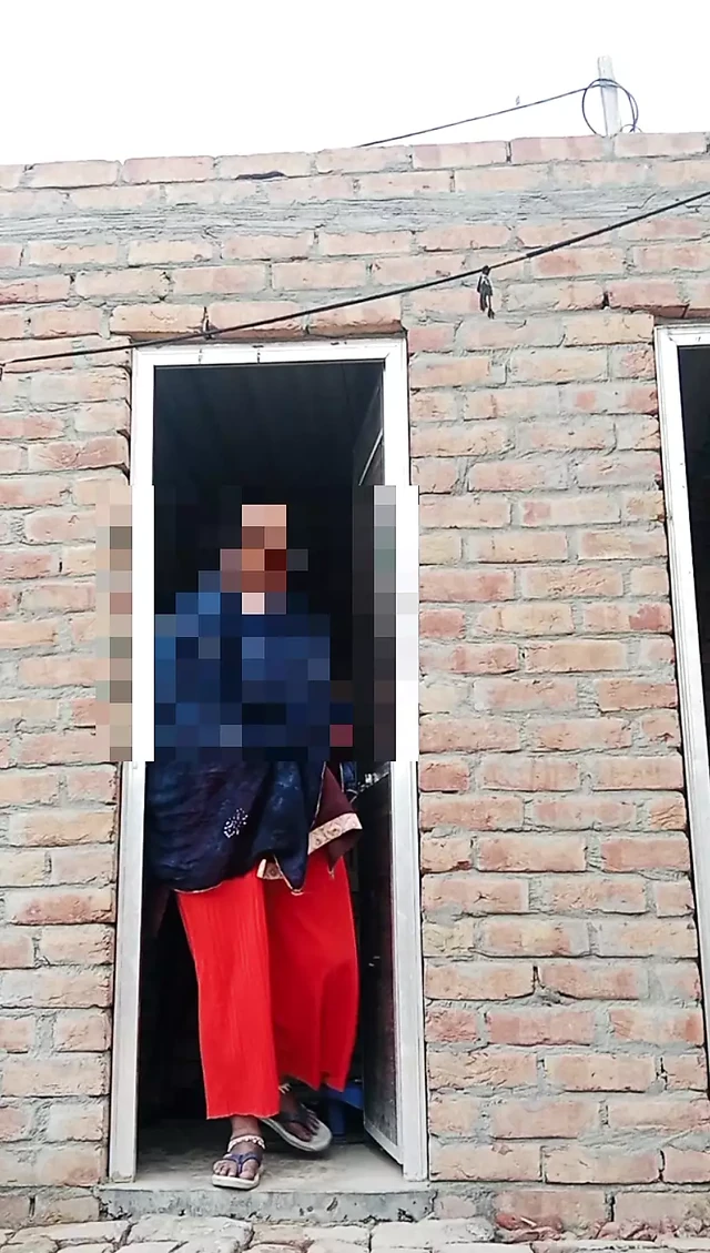 Village lover morning sex girlfriend ko suba suba bathroom me lund ka chuppa lagvaya