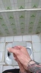 Budak tatu Iran melancap