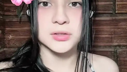 Temanku berbagi pacarnya denganku dan kami ngentot habis-habisan di jacuzzi