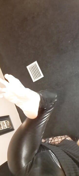 100 cú đút chân trần mạnh bạo