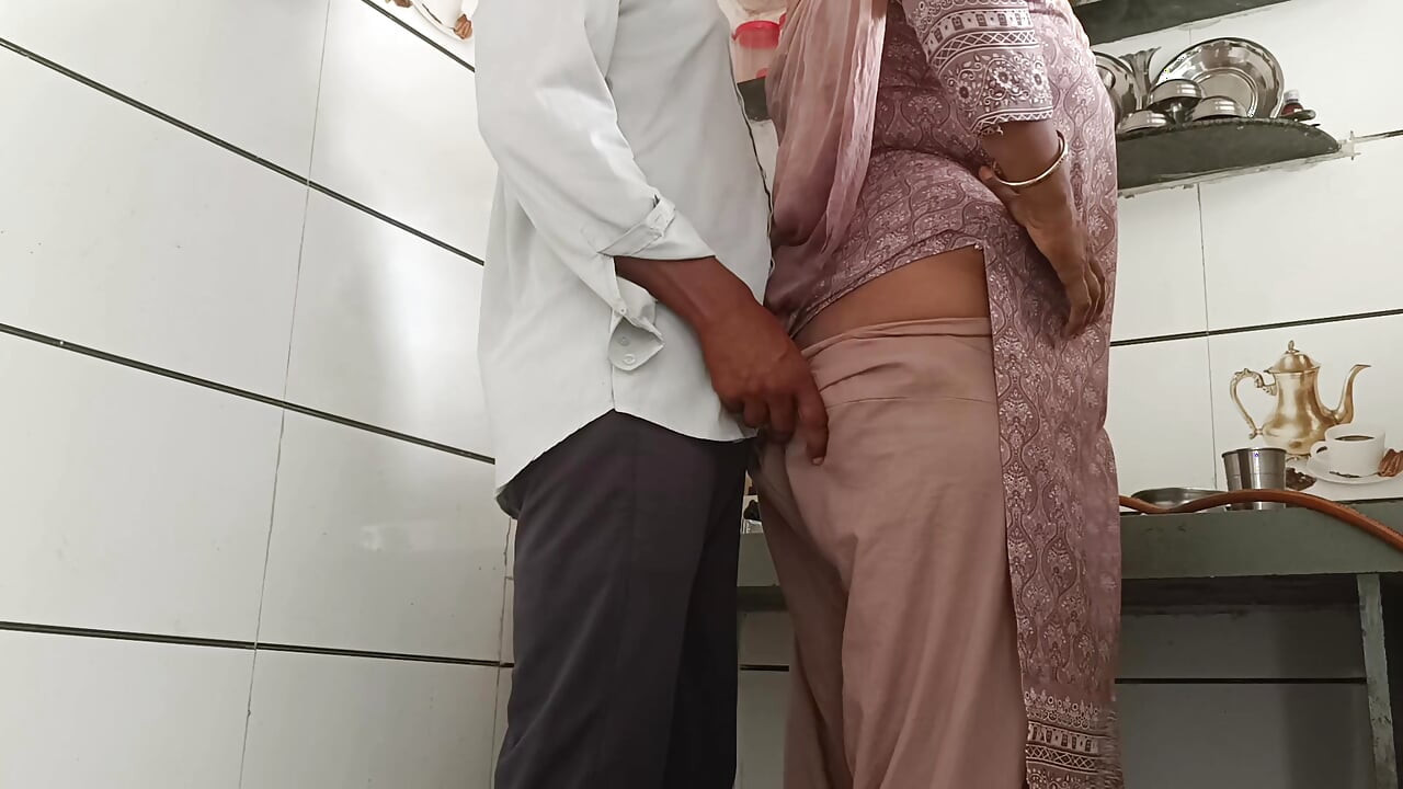 Rasoi mein bhabhi ji ke sath masti