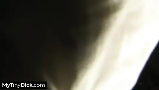 Ein vollbusiges ebenholz-mädchen, intensives solo-muschi-spiel