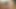 ブロンドの美女が指で愛され、ソファで激しく突かれる