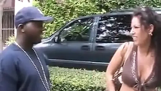 Черный хуй ищет белую телочку