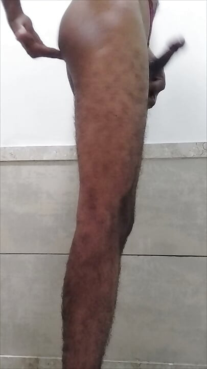 Sauteli bahan ki thng painti ke paas land se khela