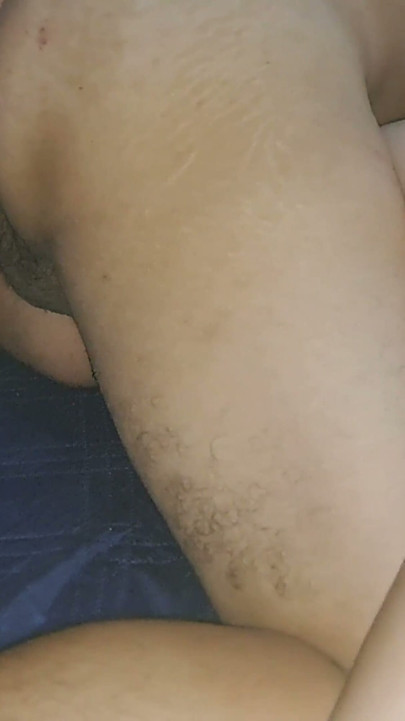 xxx Desi - Komšinica ulazi u moj krevet i ja joj pipam pičku | Klip 1