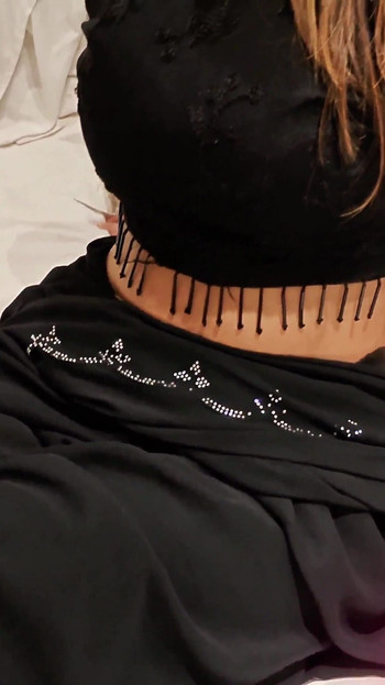 Ibu tiri panas tahu cara mengusik zakar dan cepat memancut air pancut | Klip 2