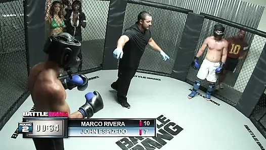 Чернокожая крошка наслаждается ублажанием члена мужика на ринге