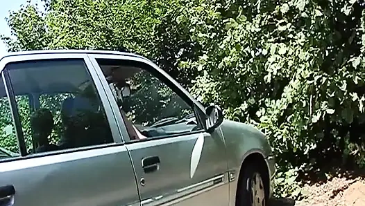 В грудастую рыжую крошку из Франции проникли в