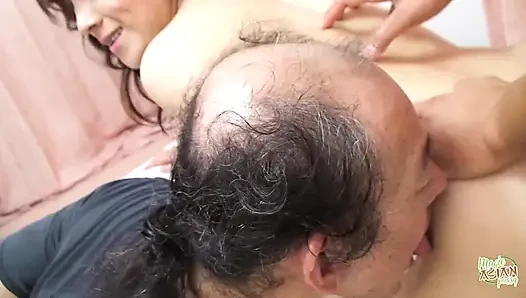 This Experienced Guy Almost Drowned in Her Soaking Wet After Her Hard