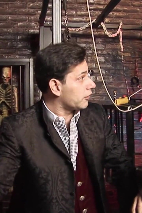 Curvele excitate savurează o pulă uriașă după o muie adâncă în gât