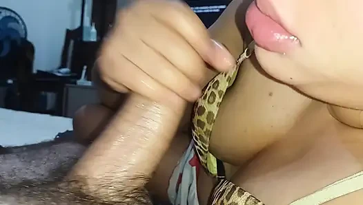 Crot di wajah, cewek ini ngentot kontol sampai crot banyak banget