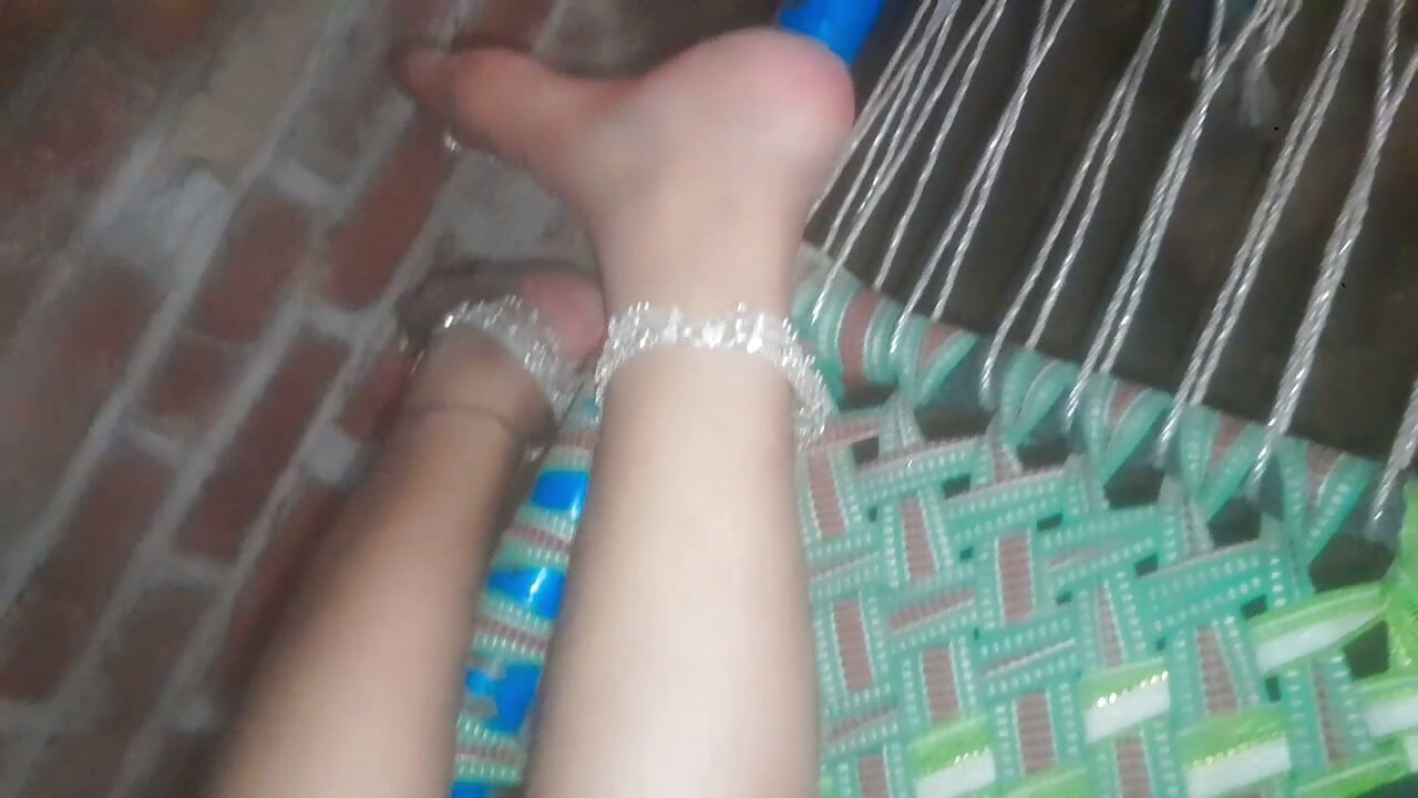 Nueva bhabhi casada caliente conmigo, gran culo en estilo desi Mein