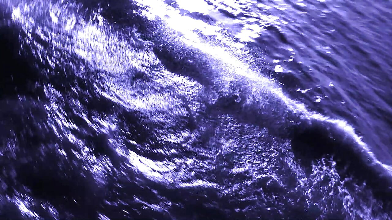 ブロンドの爆弾女が高級車でチンコでからかう