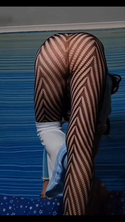 Moje divne rastezljive traperice i najlonke s printom