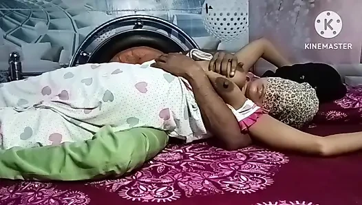 Sezon 217. Ateşli Hintli kadın erkek arkadaşının ağzına süt boşaltıyor