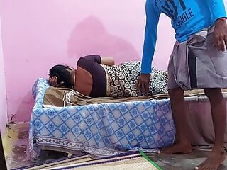 Vidéo réelle d’une tatie qui câline pendant qu’elle dort et couche avec elle