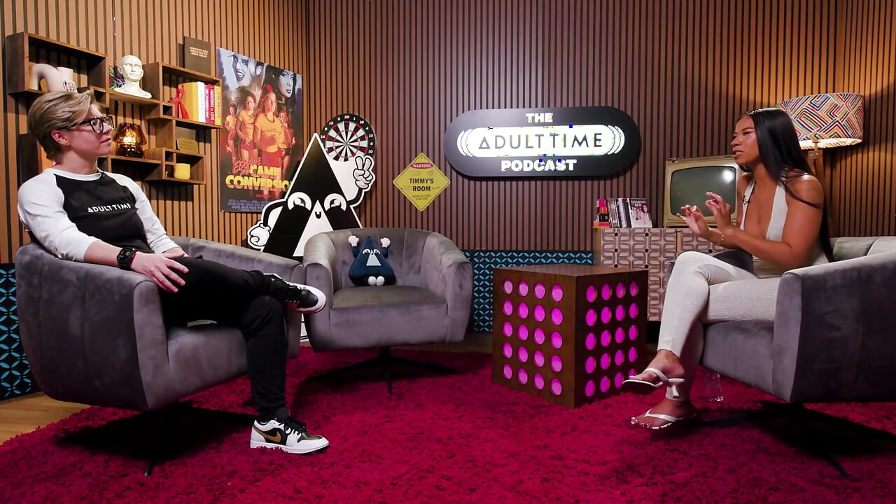 Ameena Green Striptizci kökenleri, osurma videoları ve anime hayranları | Adult Time Podcast