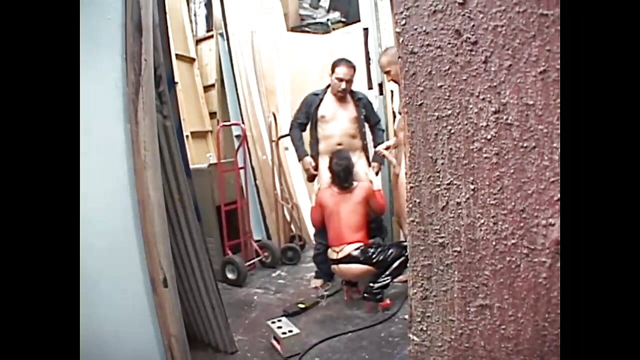 มือสมัครเล่นกับสาวแก่ Nymphomaniac โดนสองควยใหญ่เย็ดหีและปาก