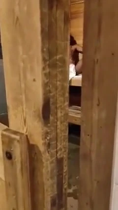 Kennie jai hav saunada eğleniyor