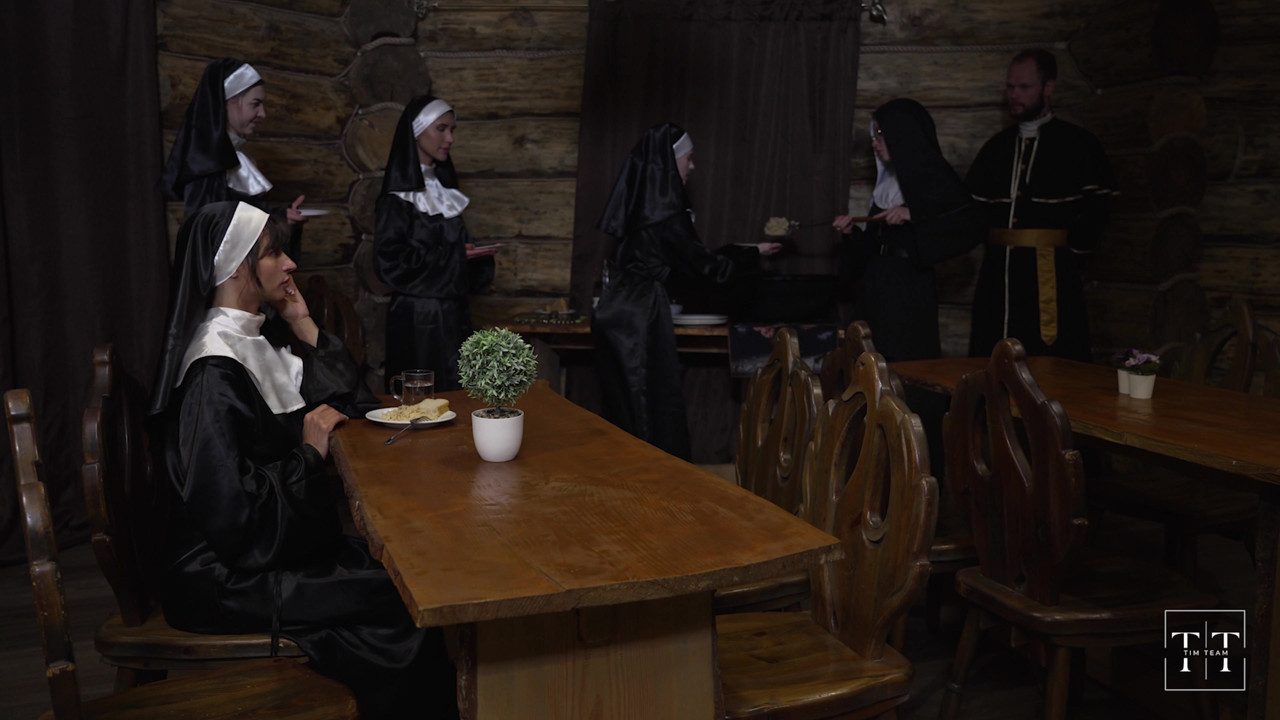 悪質な修道院パート8。従順なジャディリカ尼僧になりなさい、司祭はすべての罪を赦します