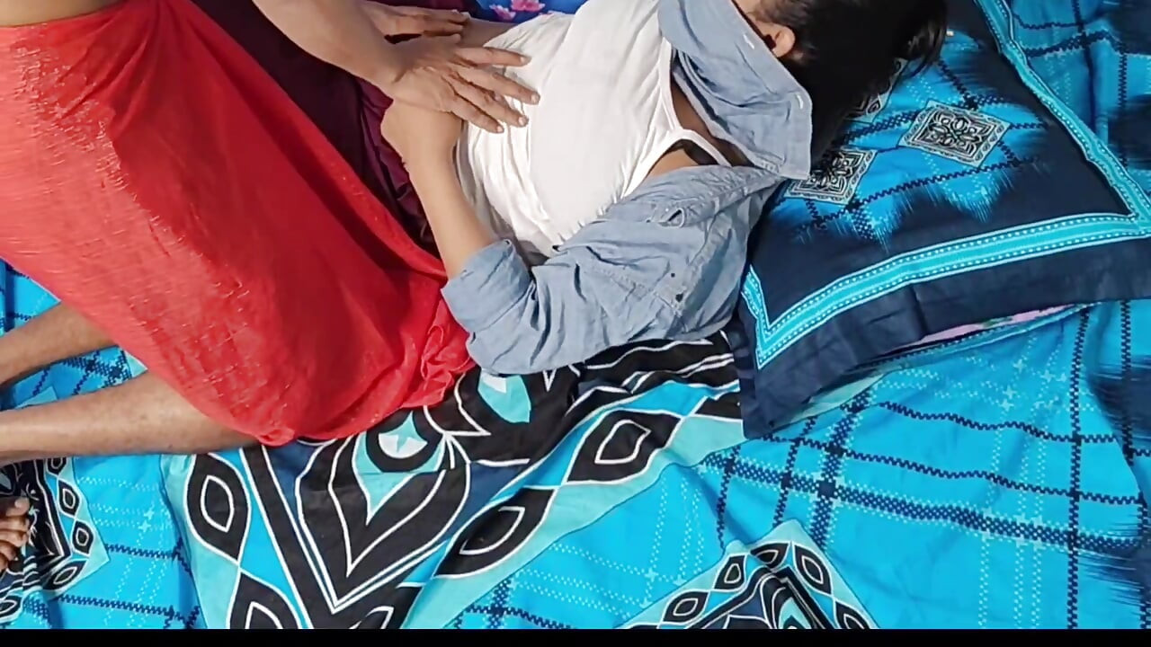 Bugün üniversiteli kız arkadaşım evime geldi, onu yalnız sevdim, aşkla tamamen çıldırdı