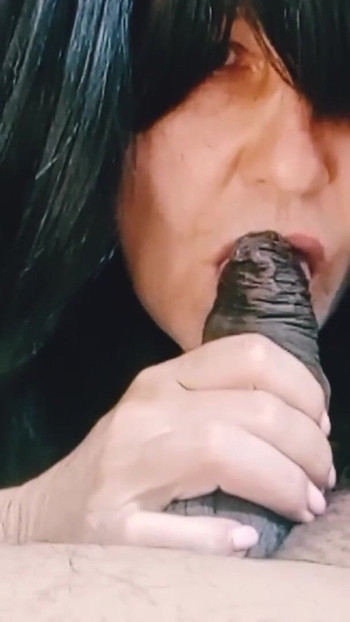 Uzbudljiv trenutak od "sramežljive cure u vrućem međurasnom seks videu kako liže guzicu"