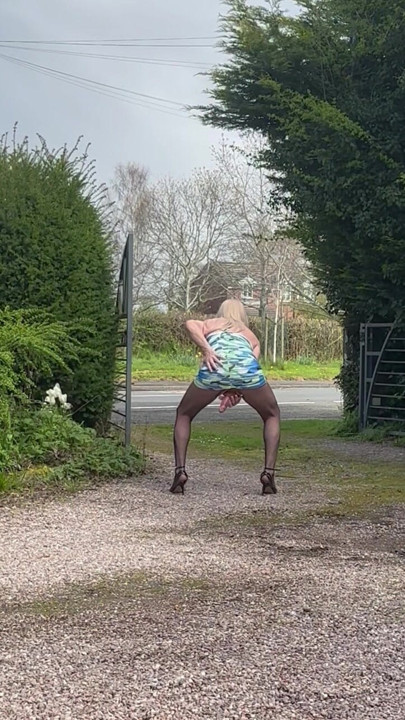 TV outdoors in Pantyhose and Heels