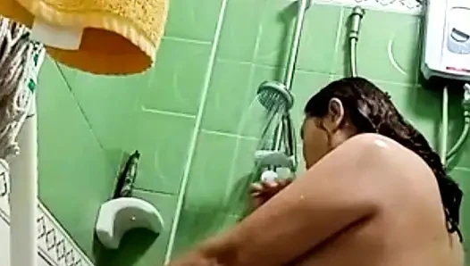 Sadece duş alırken izliyorum