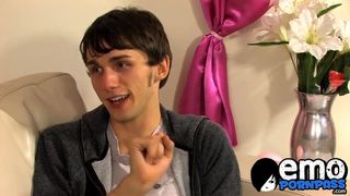 Emo-Twink Colby London fickt hart nach Blowjob mit großem Schwanz