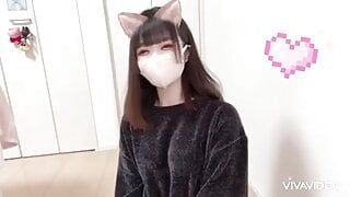 Cosplay japonés de gato de pecho grande