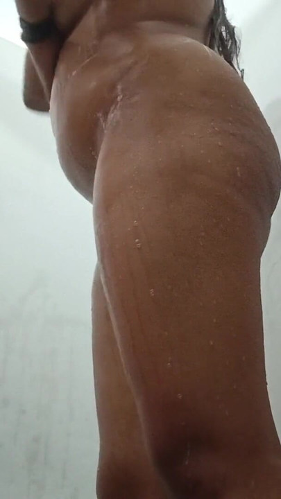 ฉันถ่ายฉันในห้องน้ําขณะที่เธออาบน้ํา - วิดีโอห้องน้ําถ่ายเองของจริง คลิป 1