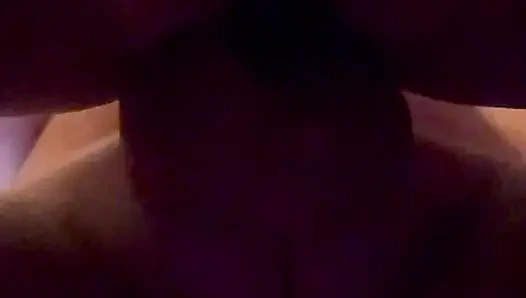 Pantatku dijilat sama orang asing dan berakhir dientot habis-habisan sama orang asing di bar