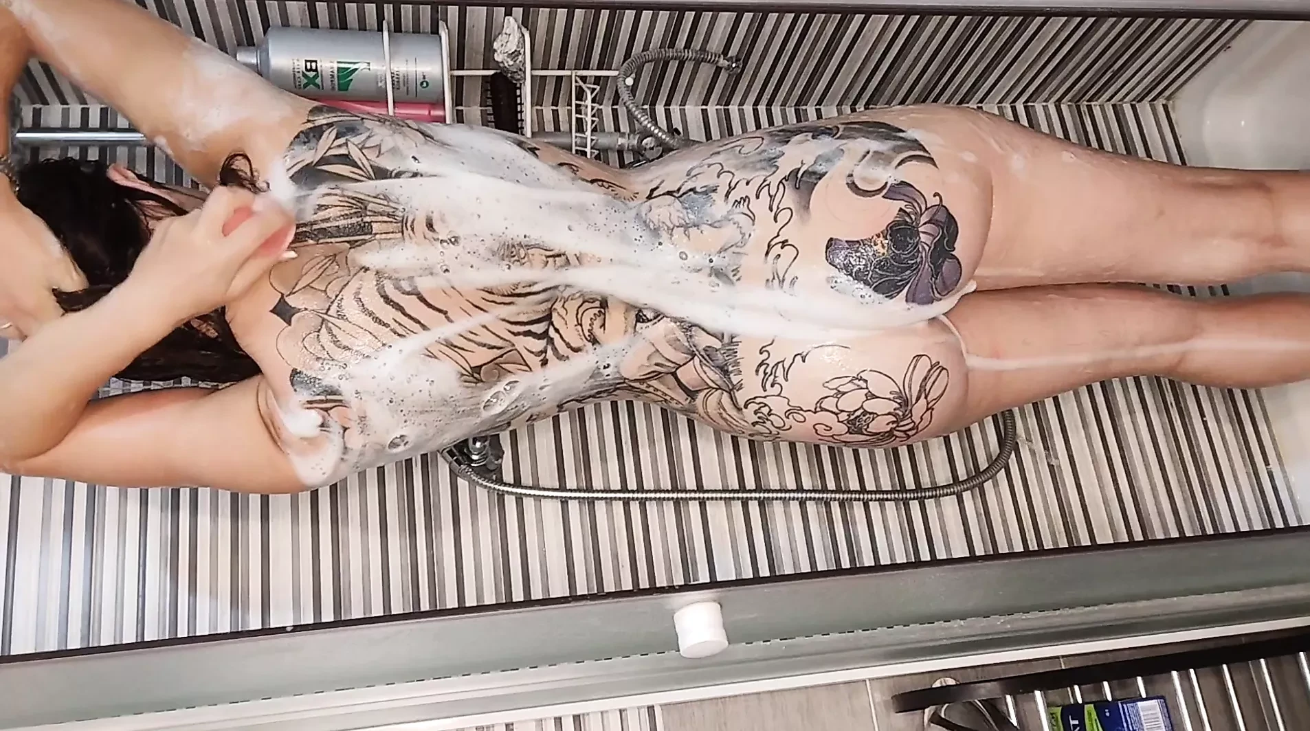 Datang dengan saya - mandi panas dengan awek Itali - orgasme wanita dildo