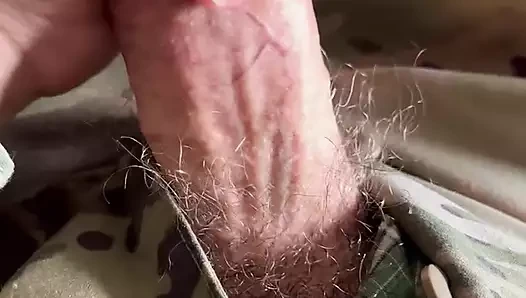 Un soldat de l’armée américaine en uniforme branle sa bite sexy