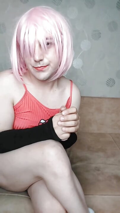 可爱的短裤女牛仔娘娘腔光滑的腿大屁股