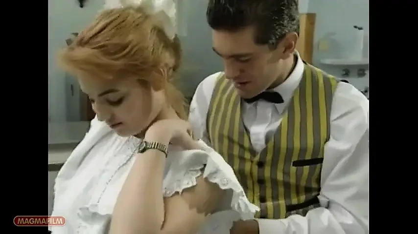 香港的家政工人, 拥有美丽的胸部, 被管家诱惑