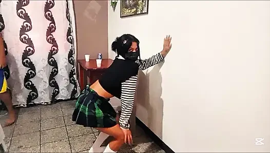 Schulmädchen macht nach der schule party mit dem lehrer