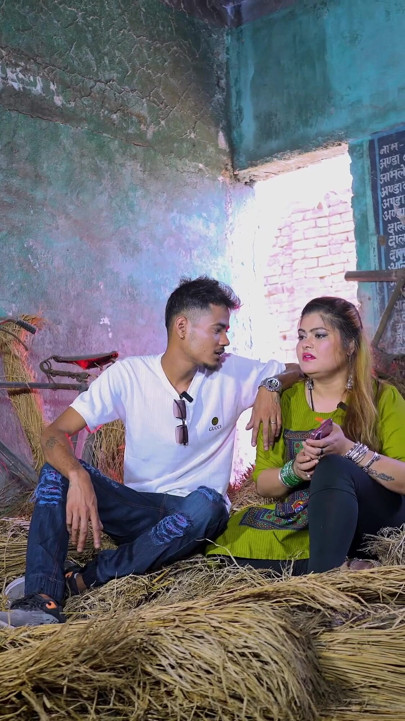 Novio y novia en secreto follando en las ruinas