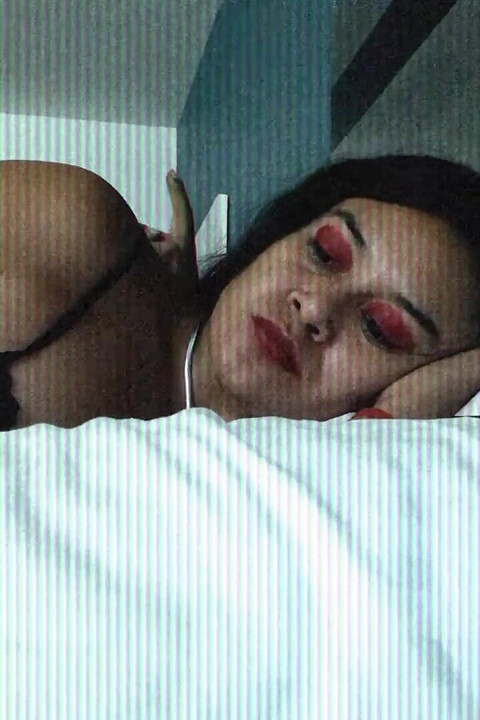 Banging and Chatting with Viewers on a Live