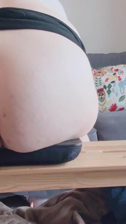 POV: Oglądasz mój tyłek squish i siedzi na dildo | Klip 1