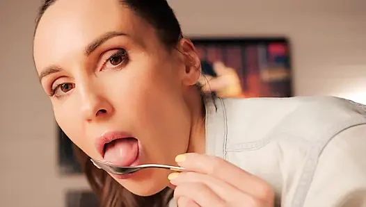 Minx Seduced Neighbor with Sexy Shorts and Was Fucked in All Holes!