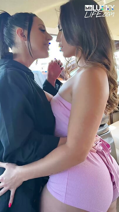 A legjobb FFM hármas Angela White-val és Kelsi Monroe-val