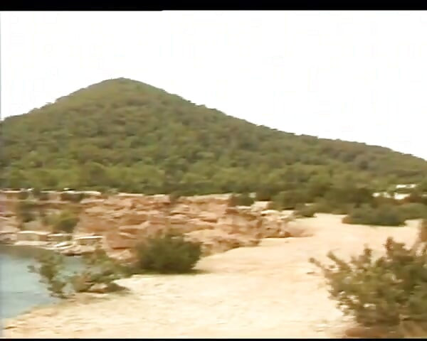 Plavokose devojke iz nemačkog puše kurac u akciji na otvorenom