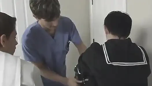 Denizci oğlanlar sperm değiştiriyor