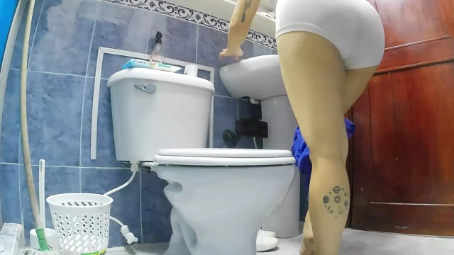 NURSE PISSING IN PUBLIC BATHROOM DOCTOR GOCCO'S OFFICE